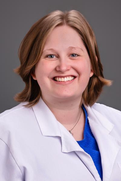 Lara Krusniak, MD headshot